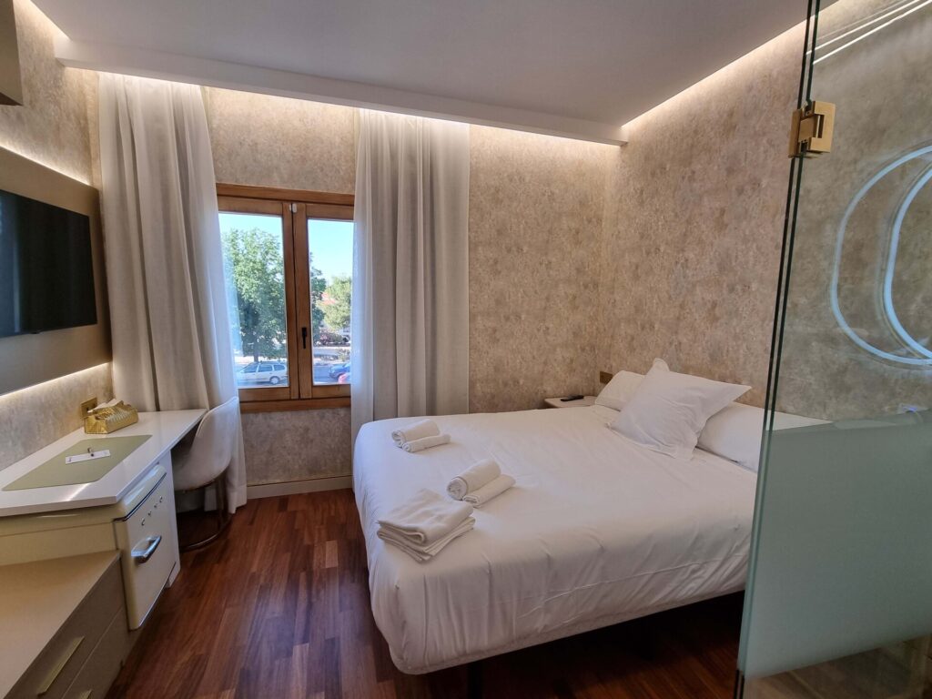 varwwwvhostsaviratodesign.comhotelboutiquemirasierra.com .aviratodesign.comwp contentuploads48.jpg
